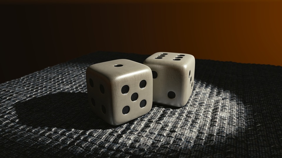 المقامرة التقليدية في الكازينوهات والتداول التبادلي